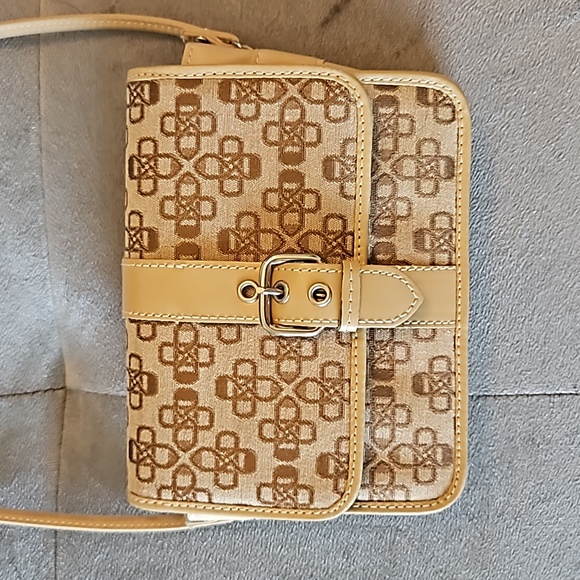 Small Canvas Sling/ Shoulder Bag Purse Tan. Like New. - Picture 2 of 6